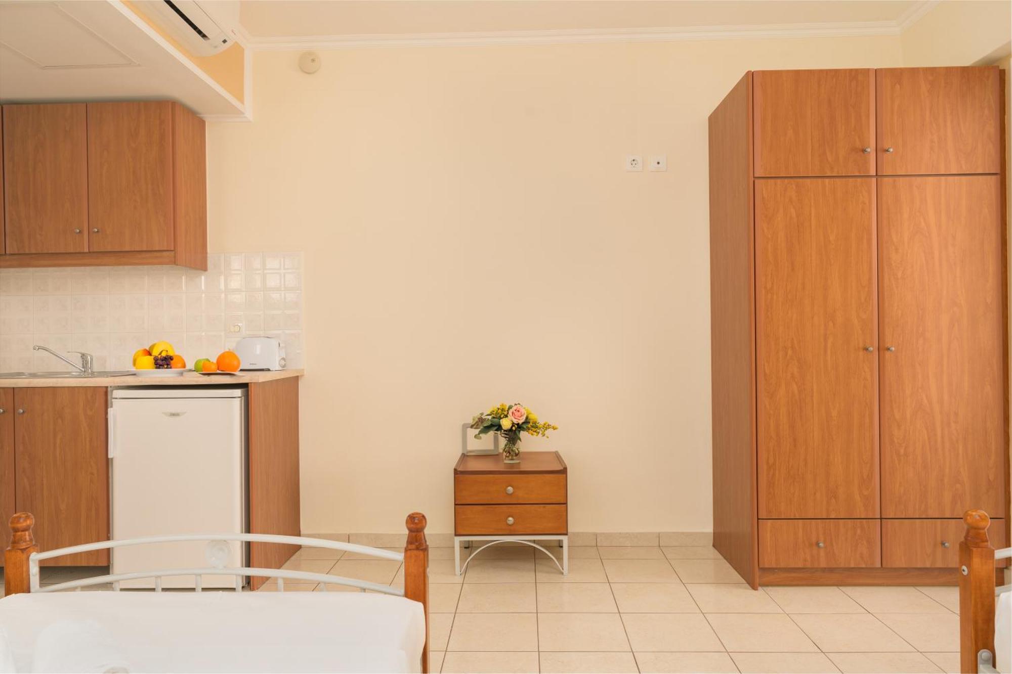 Manousis Aparthotel Циливи Экстерьер фото