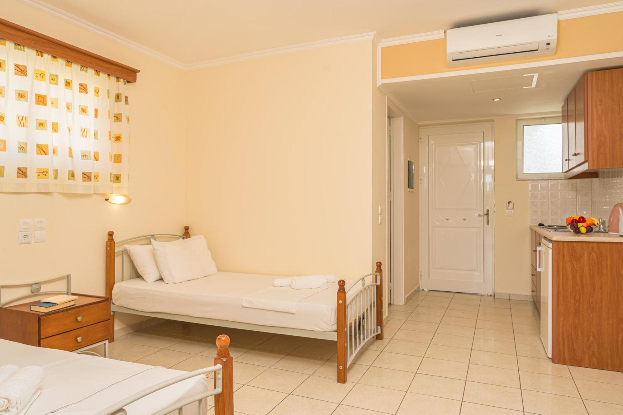 Manousis Aparthotel Циливи Экстерьер фото