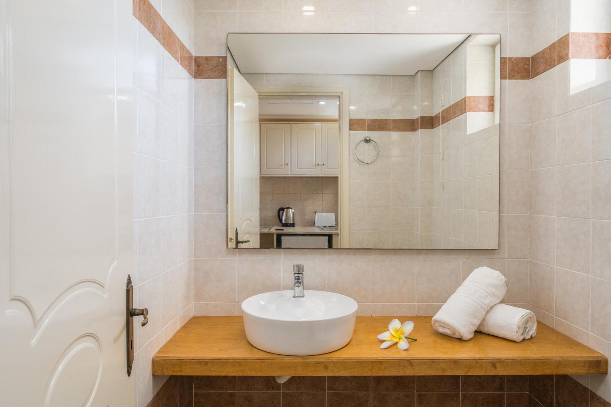 Manousis Aparthotel Циливи Экстерьер фото